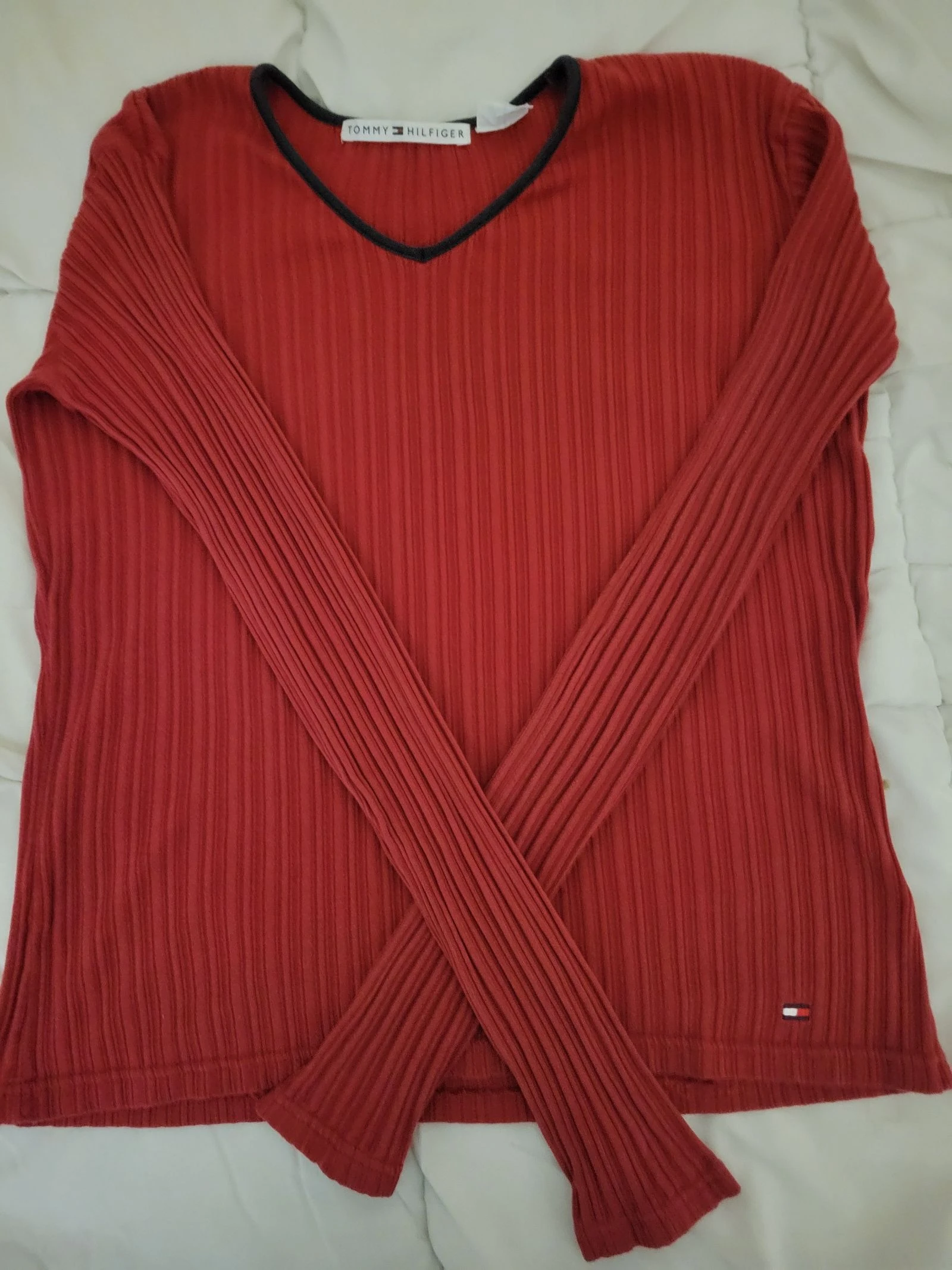 Haut Tommy Hilfiger Rouge – Maille Côtelée – Taille S-M-L